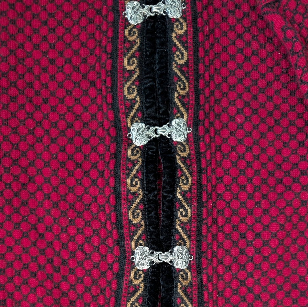 SKJÆVELAND Norway 100% Pure Wool Cardigan | Pewter Hooks | Red Nordic Heart MED - Picture 6 of 13